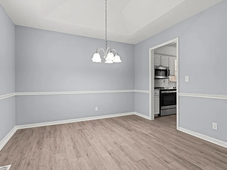 14501 S Village Dr — Photo 9