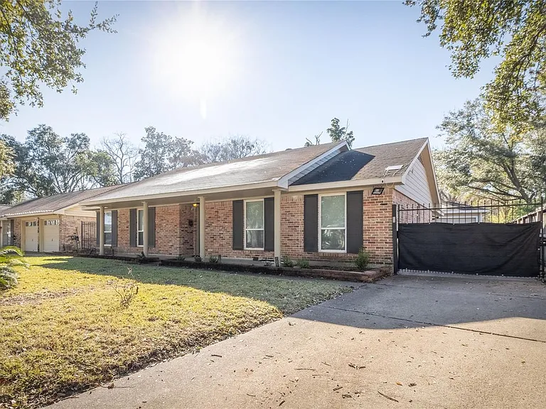 8419 Sharpview Dr — Photo 14
