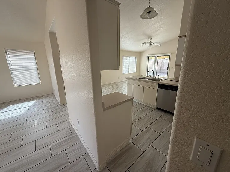 8563 W Mission Ln — Photo 14