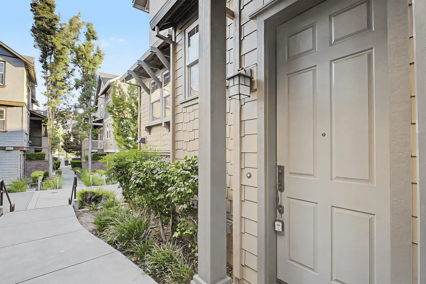 3 BD/3.5 BA Townhouse in downtown Livermore Station, No Pets — Photo 3