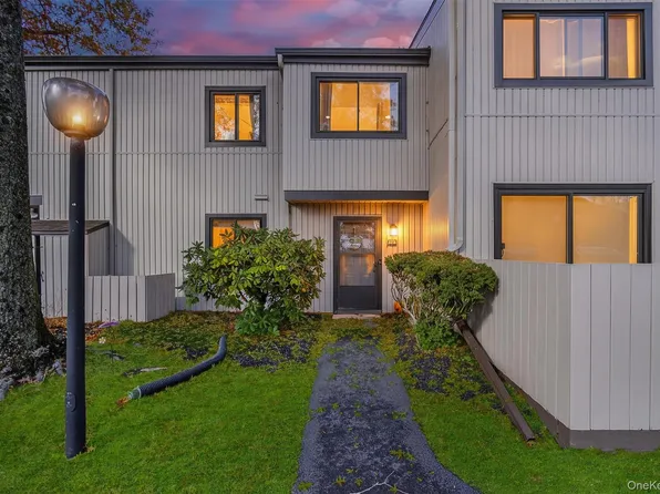 2203 Mulberry Court, Poughkeepsie, NY 12603