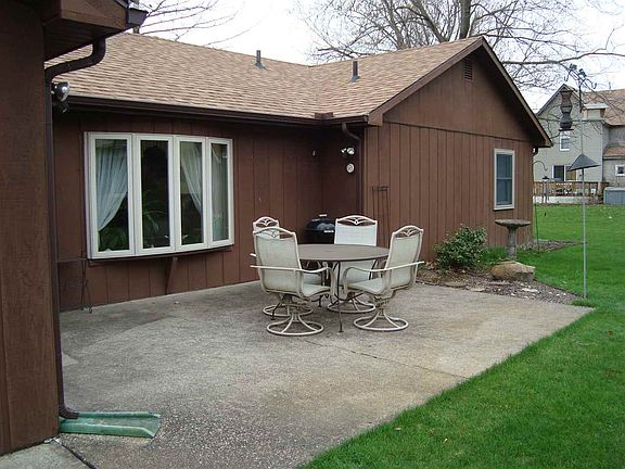 3rd image of 54115 Eastview Dr