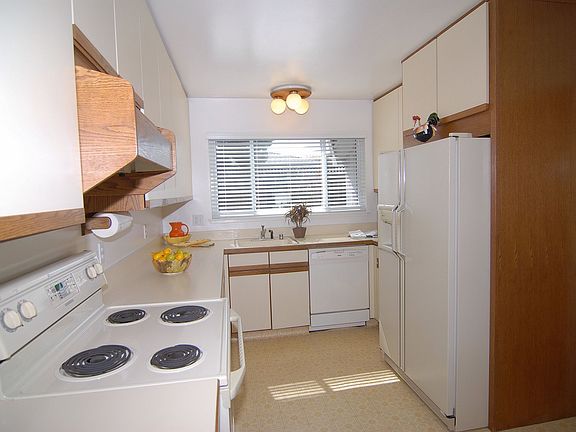 3rd image of 944 Cambridge Ave