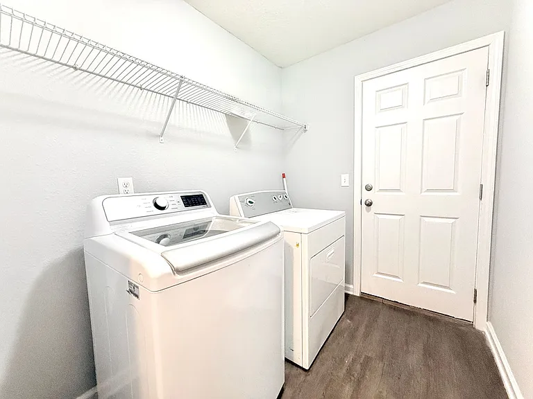 6822 McMullin St — Photo 23