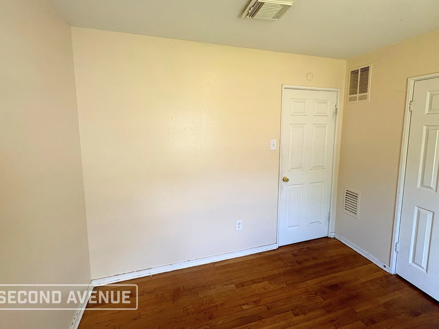 3 bed, 1.0 bath, 920 sqft, $1,095 — Photo 4