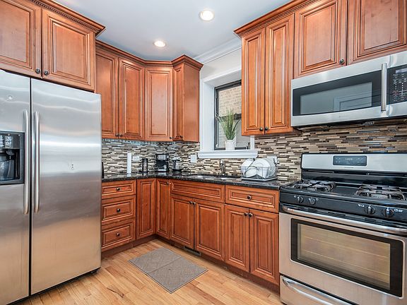 4th image of 5614 W Melrose St APT 1