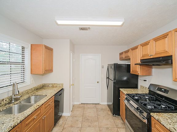 5th image of 239 Northbridge Dr