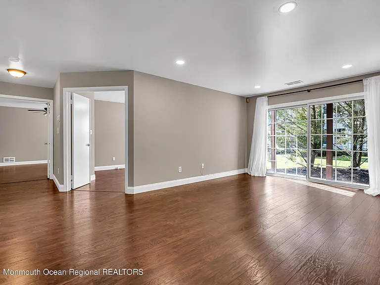 131 Wellington Ct #4-1 — Photo 2