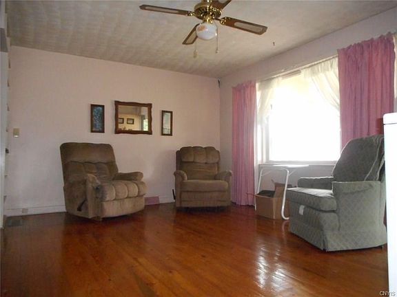 2nd image of 12 Redwood Ave