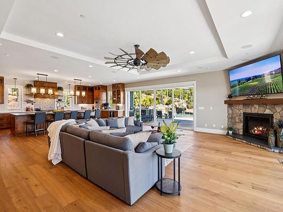 3rd image of 3882 Royal Manor Place