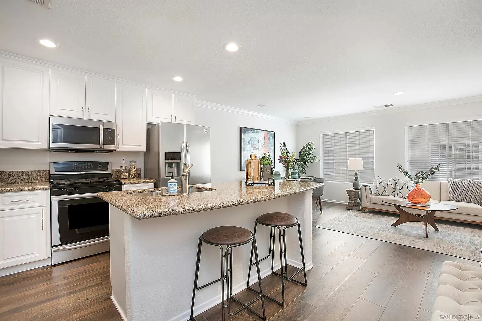 2 bed, 2.5 bath, 1202 sqft, $3,800 — Photo 2