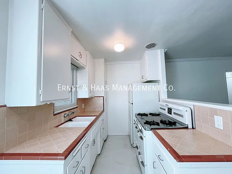 1224 Bennett Ave #3 — Photo 3