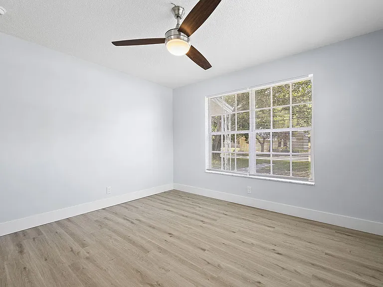2500 NE 19th Ave #1 — Photo 21