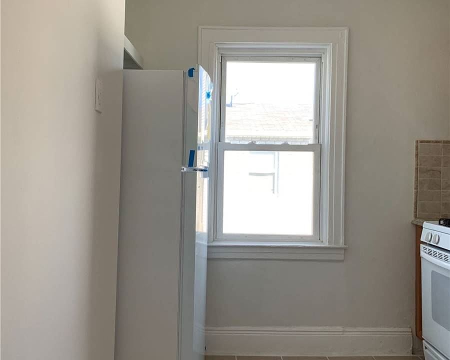 2nd image of 16123 120th Ave