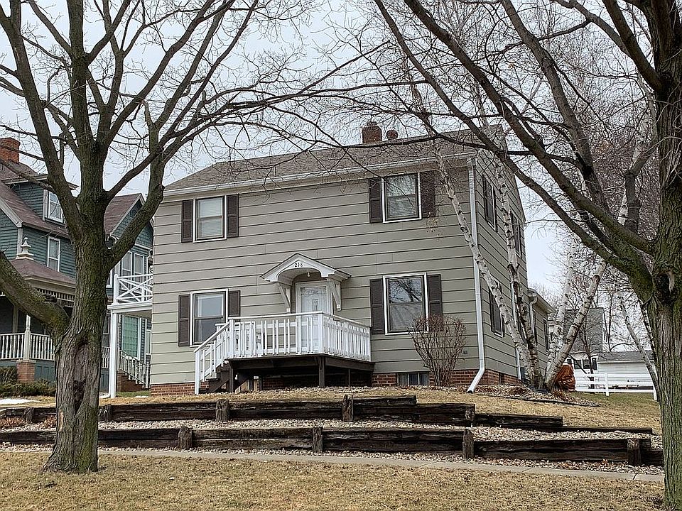 1st image of 218 W Lincoln St