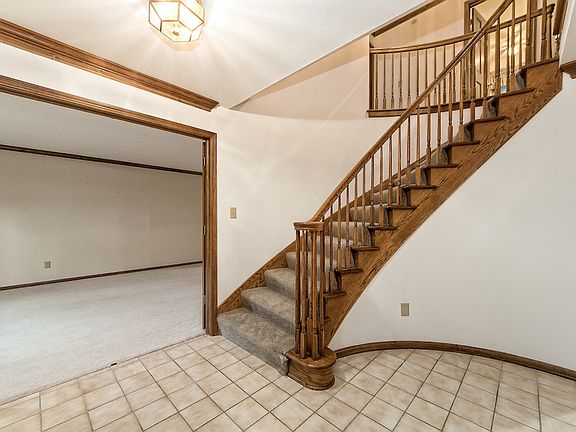 3rd image of 8201 Lake Bluff Ct