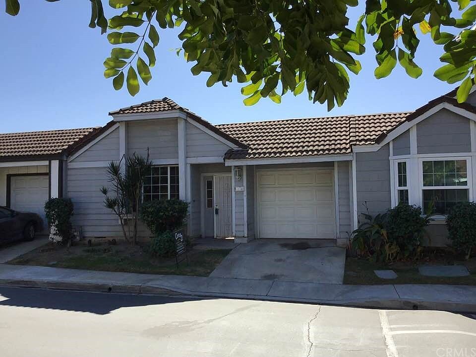 1st image of 1654 Club Dr #139