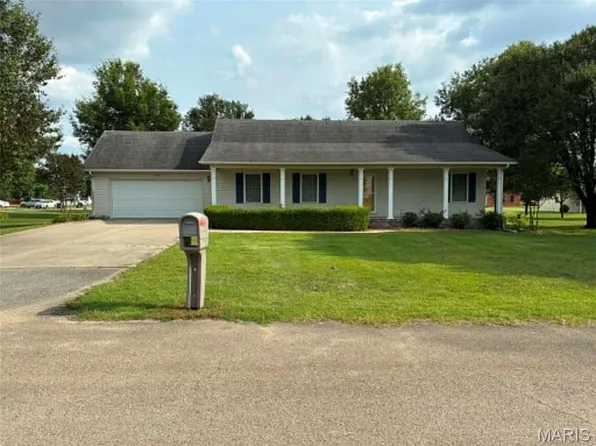 910 W Kennedy Ave, Bernie, MO 63822