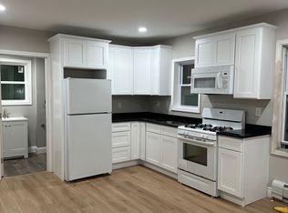 222 State St #2, New Bedford, MA 02740