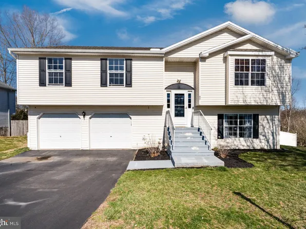 80 Farm Ln, Manchester, PA 17345
