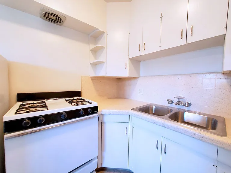1465 Grand Ave — Photo 81
