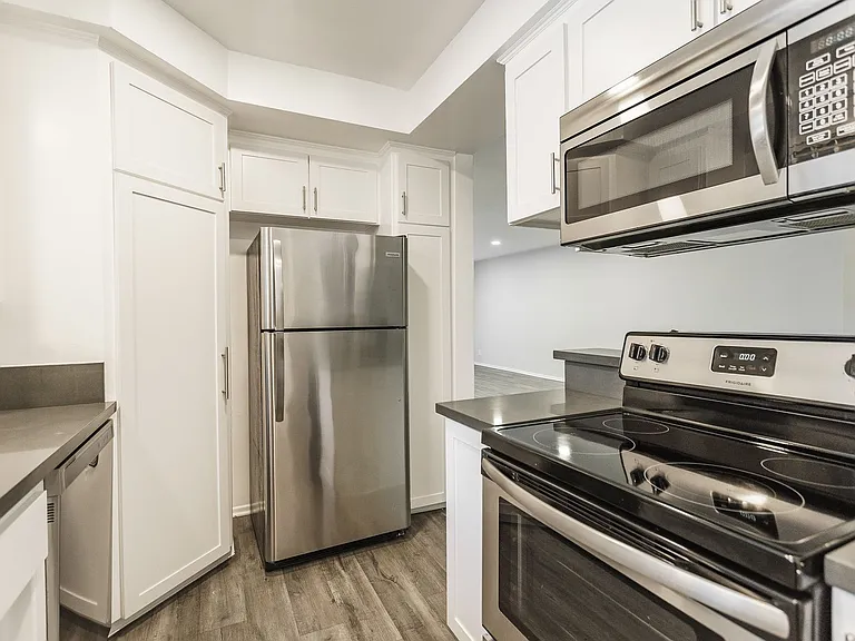 1371 S. Beverly Glen Blvd. — Photo 22