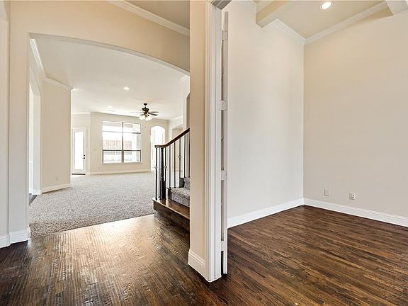 4th image of 1013 Calm Crest Dr