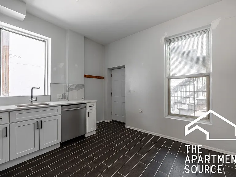 2732 W Chicago Ave #1R — Photo 4