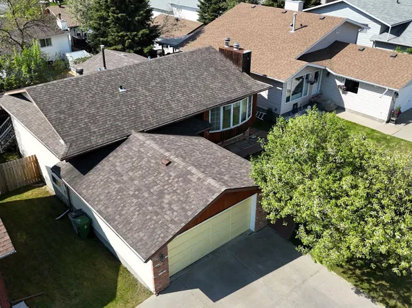 5909 11th Ave, Edson, AB T7E 1J2