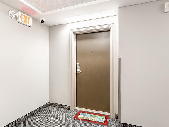 3rd image of 60 Baycliffe Cres #204