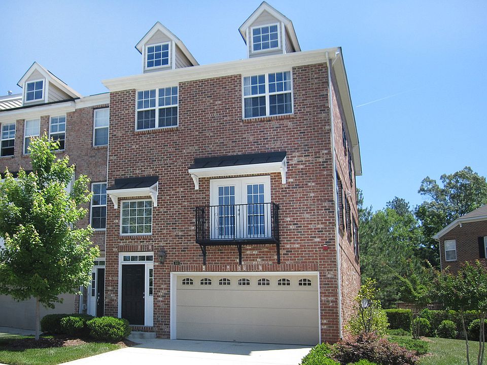 1st image of 300 Christine Ct