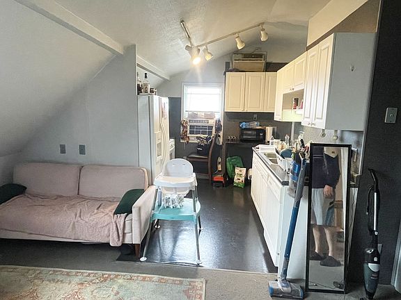 4th image of 4 Wales Ave #3
