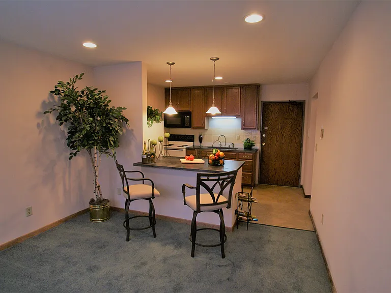 Phillip Park Apartments — Photo 9