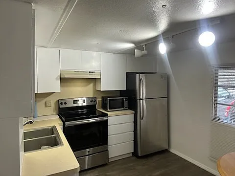 1935 Orange Dr #1 — Photo 5