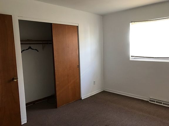 3rd image of 447 Greenbay Ave