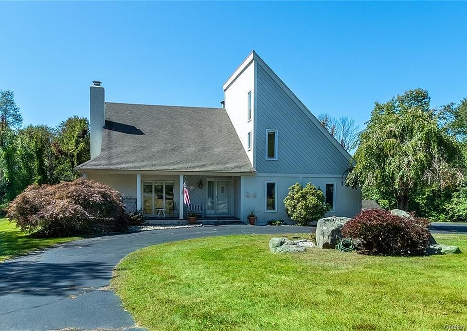 1st image of 24 Elizabeth Ct