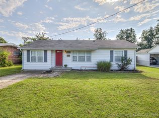 1206 N Sioux Ave, Claremore, OK 74017