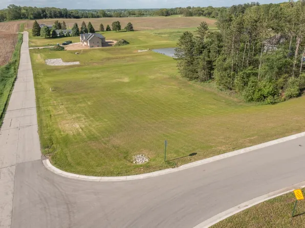 2092 PARADISE HILLS COURT #Lt22, West Bend, WI 53095