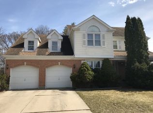 2823 Whispering Oaks Dr, Buffalo Grove, IL 60089