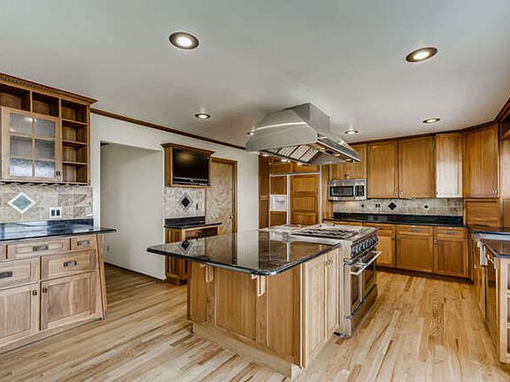 2nd image of 9151 Kenwood Ct