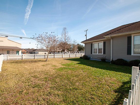 4th image of 1013 Main St