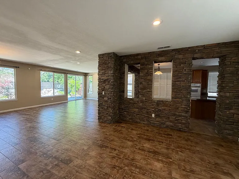 485 Cicada Ct — Photo 6