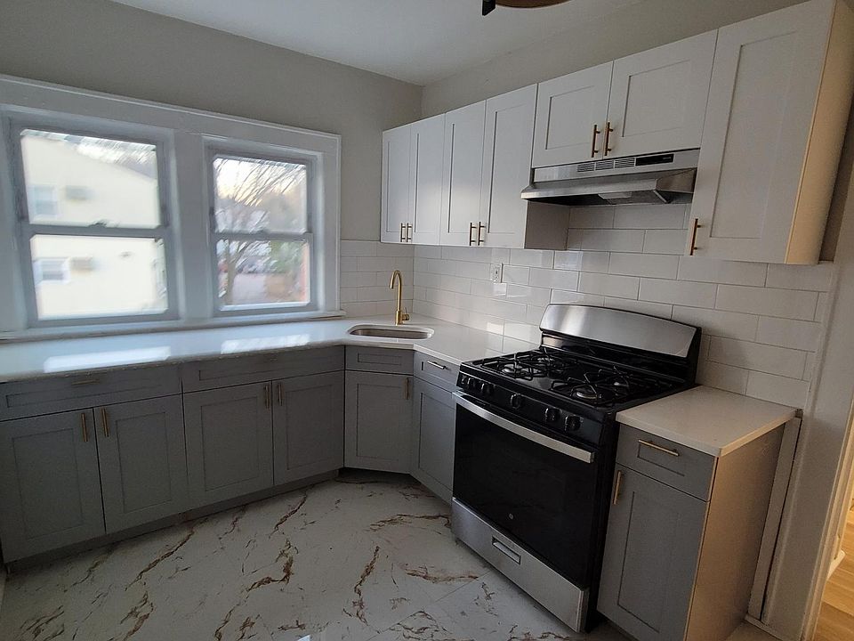 1st image of 84 Long St #2L