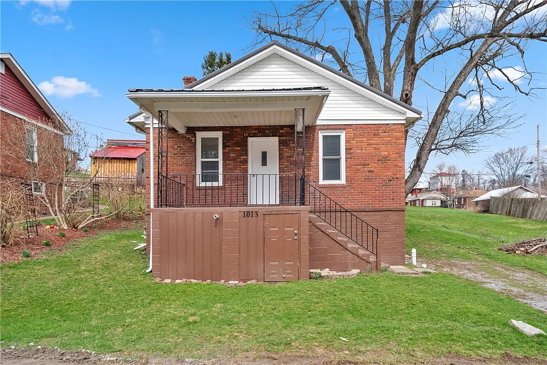 1013 Henry St photo 1