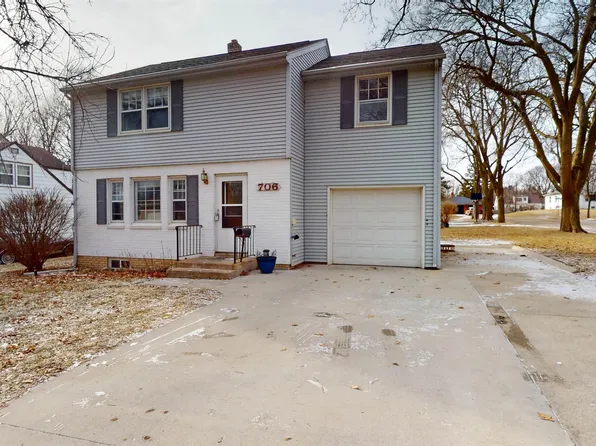 706 Hyland Dr, Storm Lake, IA 50588