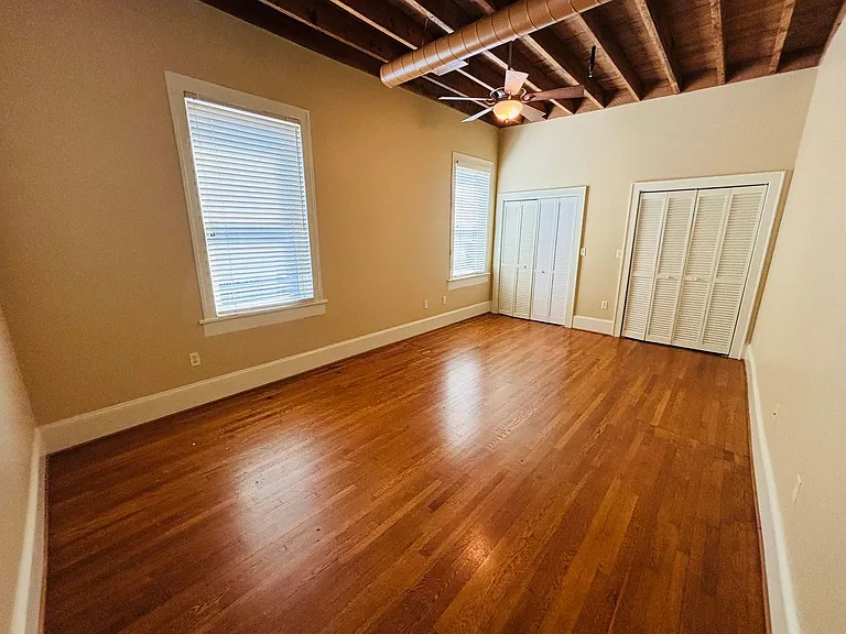 2 Bedroom, 1 Bath Apartment — Photo 8