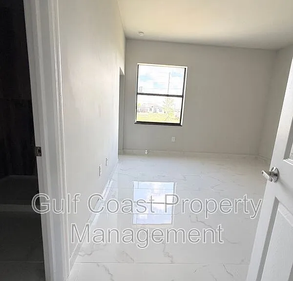 219 NW 23rd Ter — Photo 19