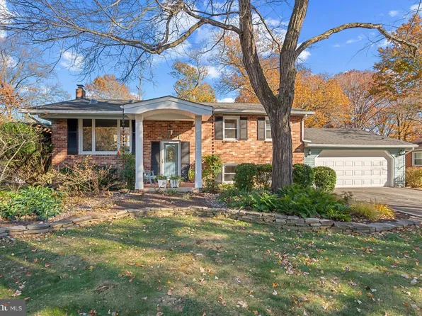 6725 Pine Dr, Columbia, MD 21046