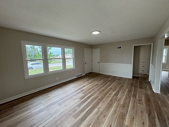 3rd image of 1649 S Saint Clair Ave