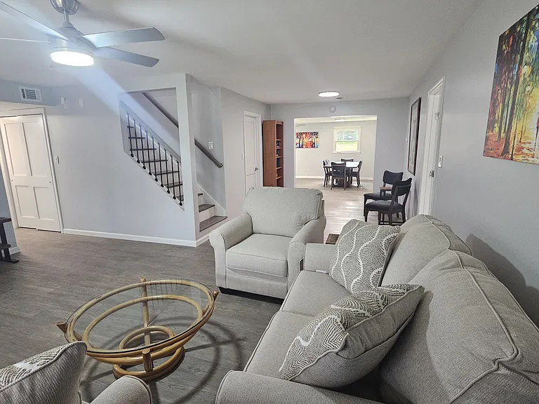Open spacious house - from living room to kitchen!
